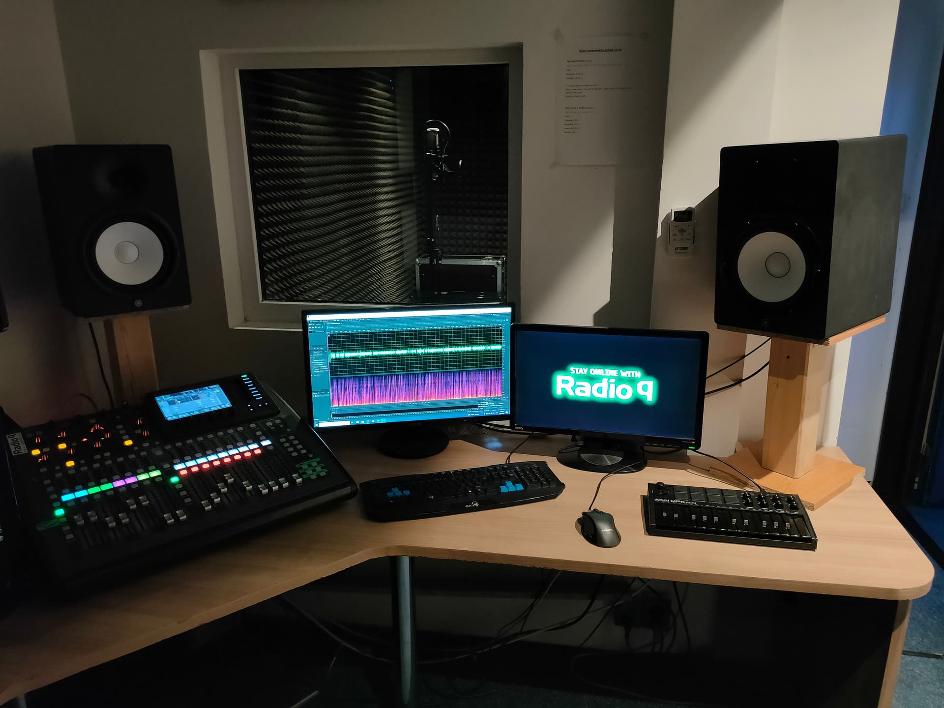 radio3.jpg